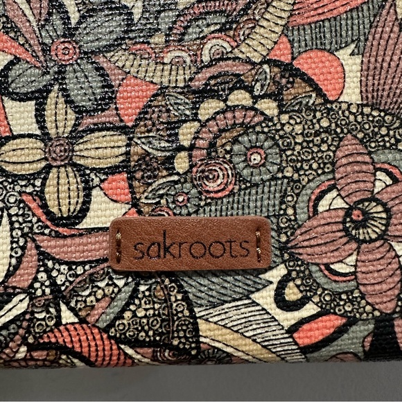 Sakroots Crossbody Wristlet Clutch - Picture 3 of 15